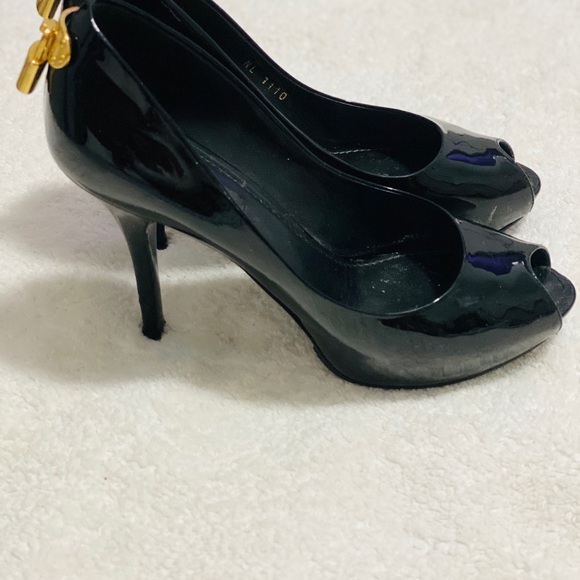 Louis Vuitton Locket Pumps - Picture 2 of 4